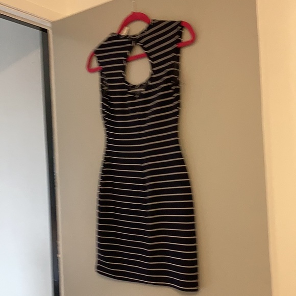 XS Dress 🦋 - Picture 7 of 7